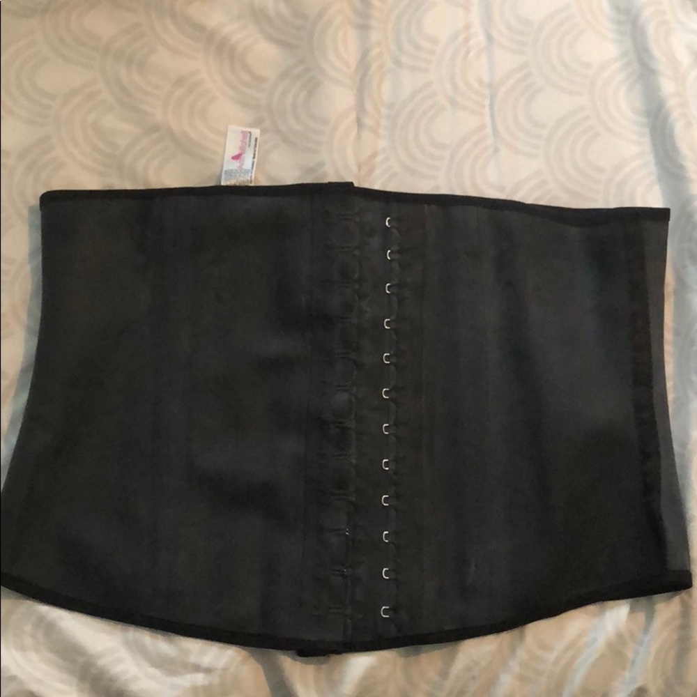 Latex 3 Hook Mid Section Shape Wear